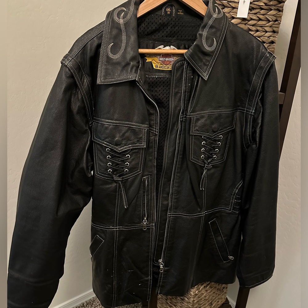 Harley Davidson Laredo Leather Jacket
Converts To Vest.